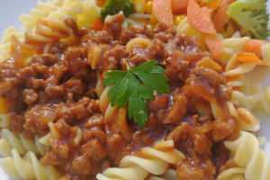 Fusilii à bolonhesa de soja com legumes