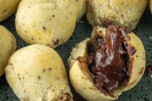 Pão de Beijo recheado com chocolate vegano 54%